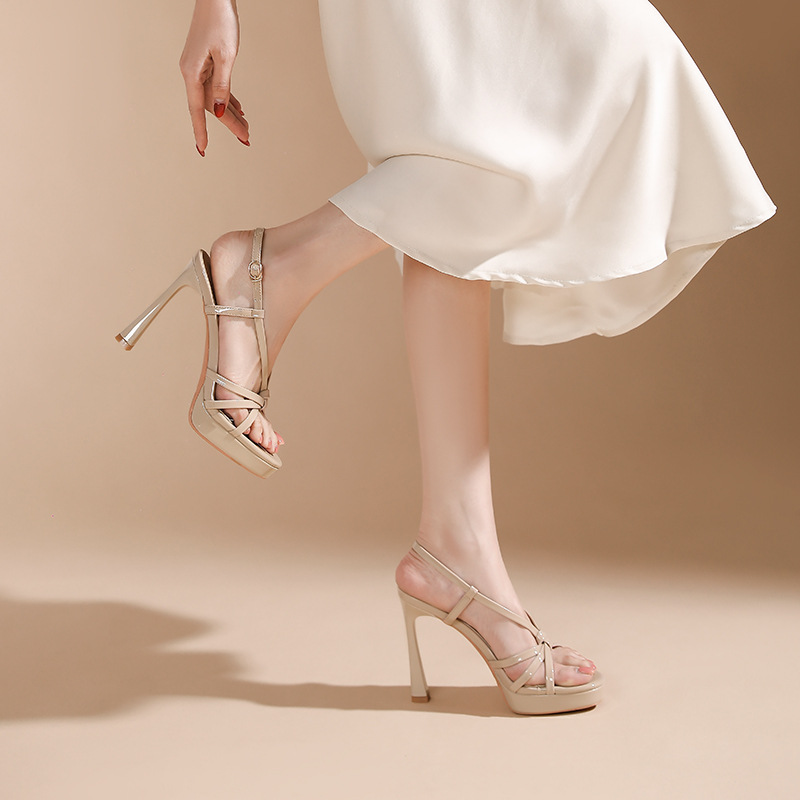 Open toe wears outside platform high-heeled sandals