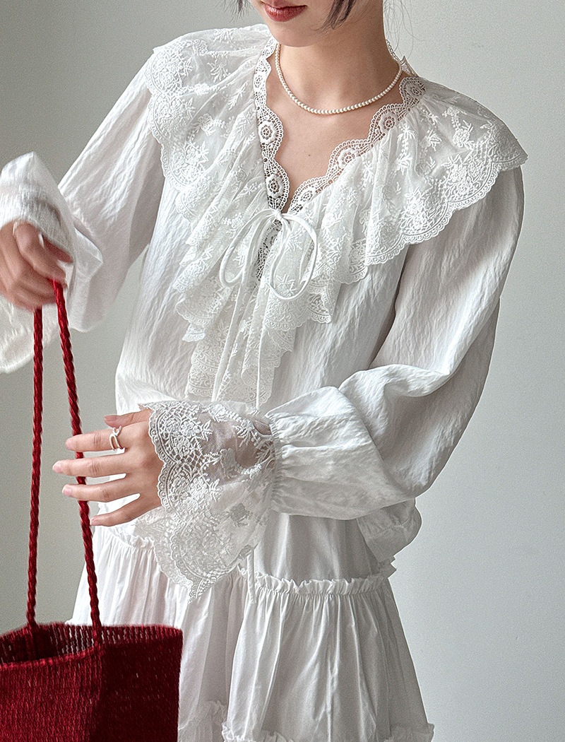 Spring frenum trumpet sleeves tender V-neck lace shirt