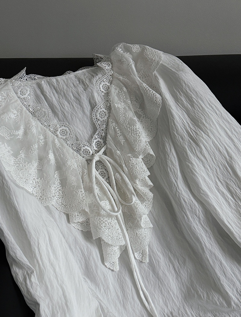 Spring frenum trumpet sleeves tender V-neck lace shirt