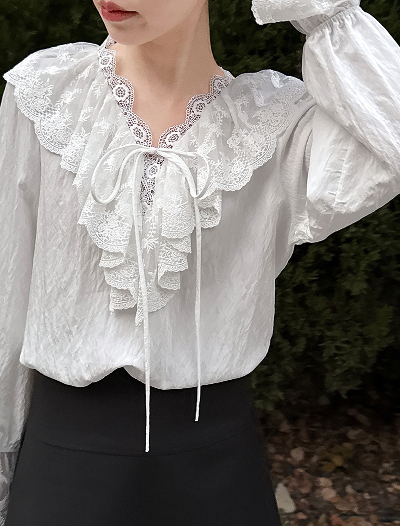 Spring frenum trumpet sleeves tender V-neck lace shirt