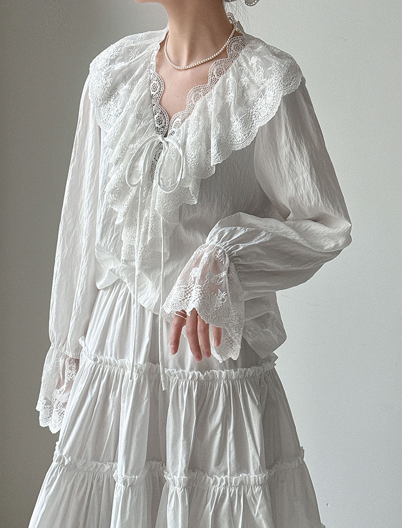 Spring frenum trumpet sleeves tender V-neck lace shirt