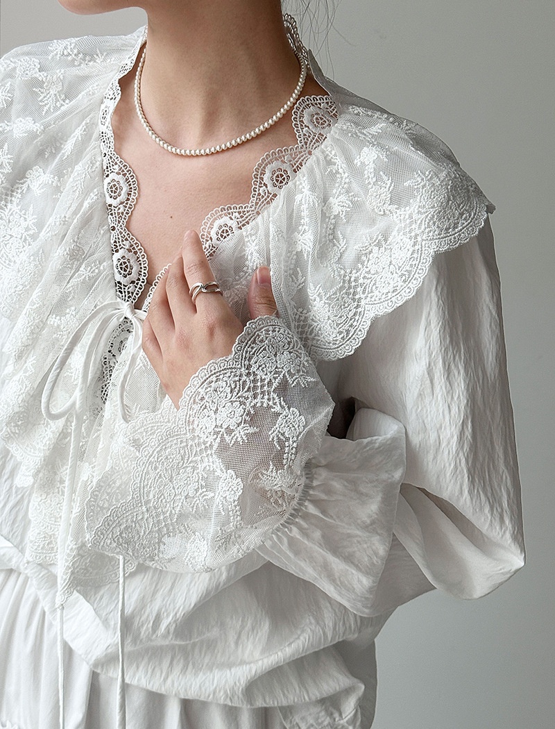 Spring frenum trumpet sleeves tender V-neck lace shirt