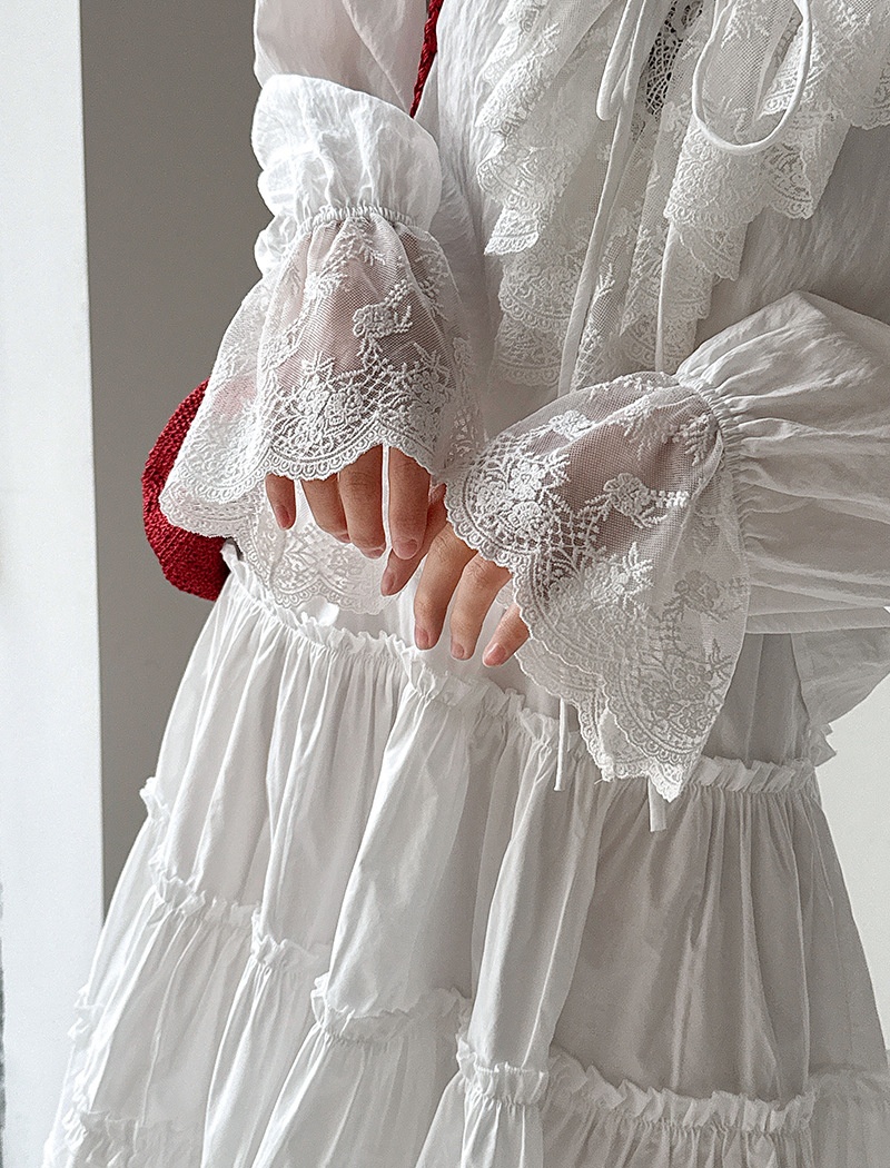 Spring frenum trumpet sleeves tender V-neck lace shirt