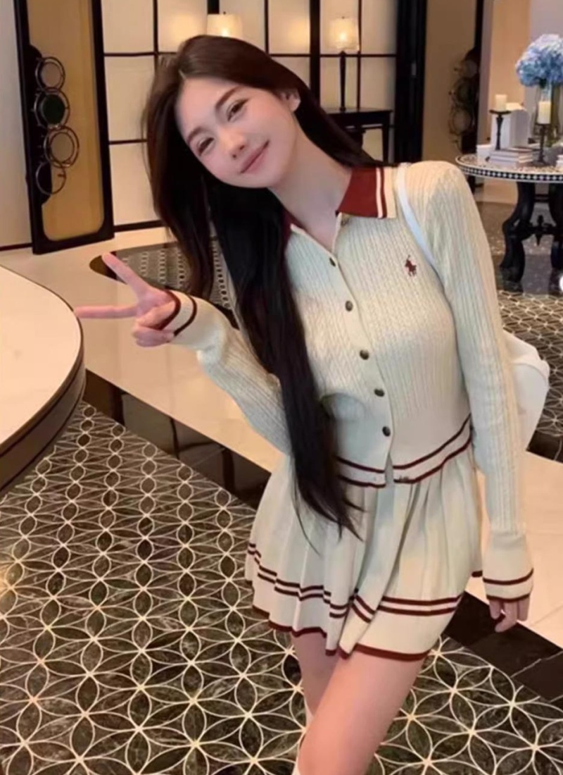 Autumn pleated skirt twist fashion cardigan 2pcs set for women