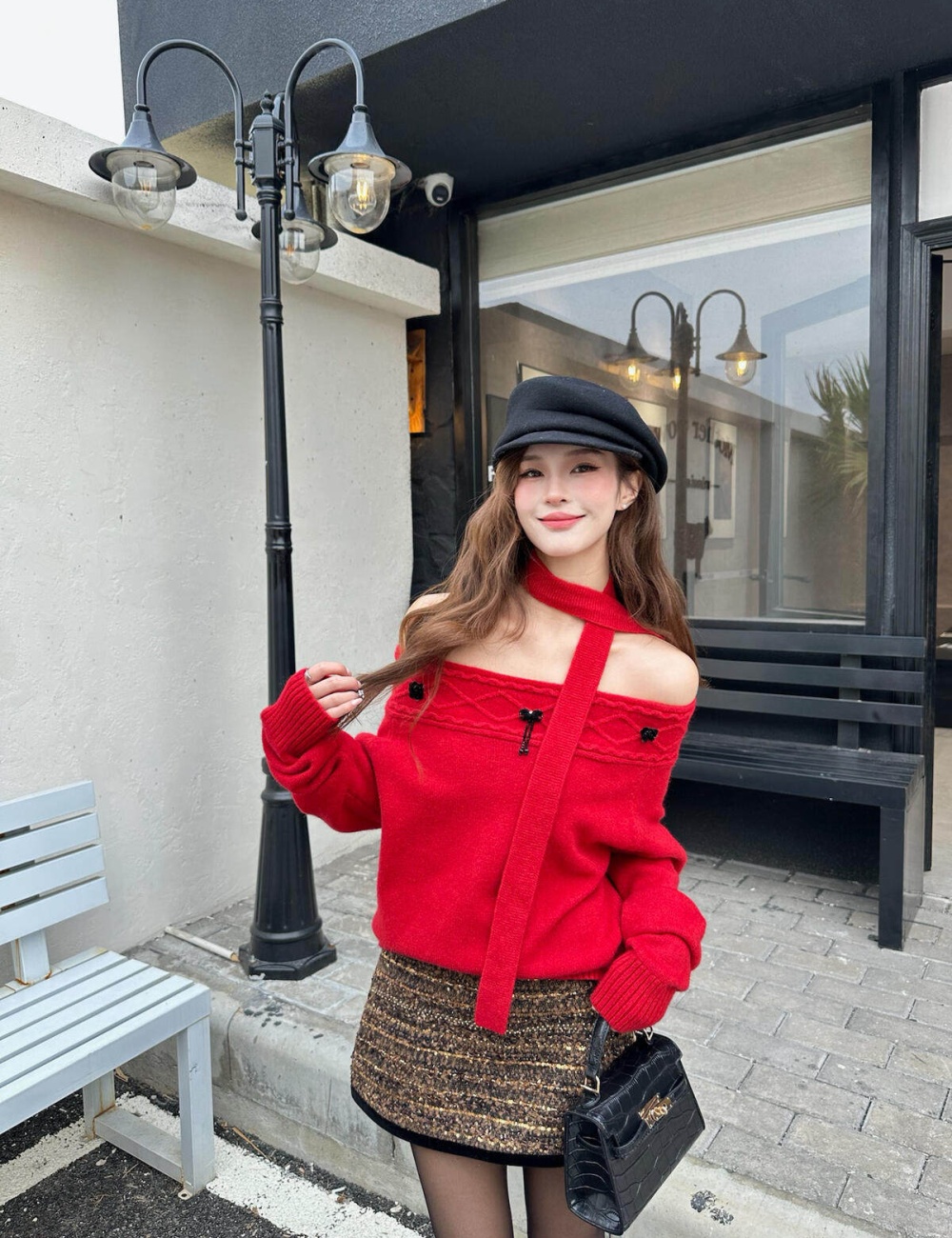 Slim sloping shoulder sweater for women