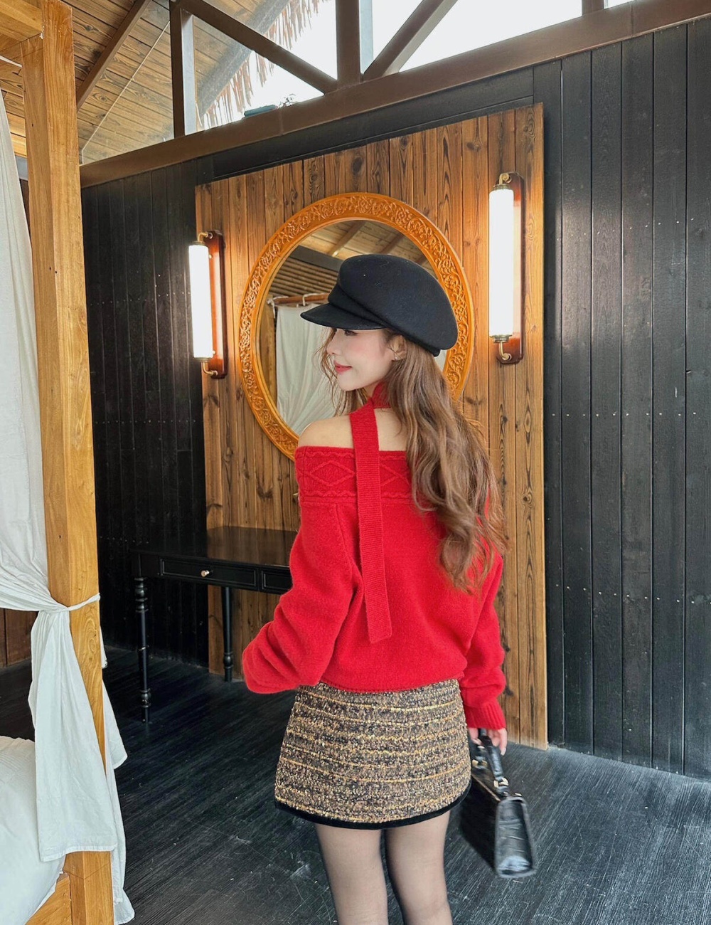 Slim sloping shoulder sweater for women