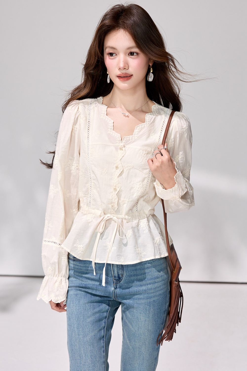 Embroidery V-neck tops lace pinched waist shirt