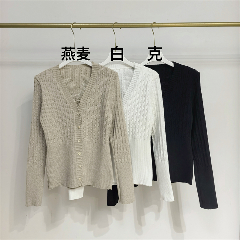 Outside the ride V-neck sweater splice tops for women