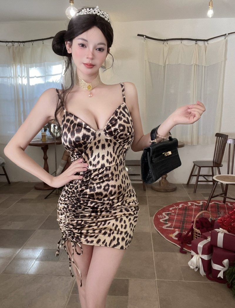Short sling bottoming satin package hip leopard dress