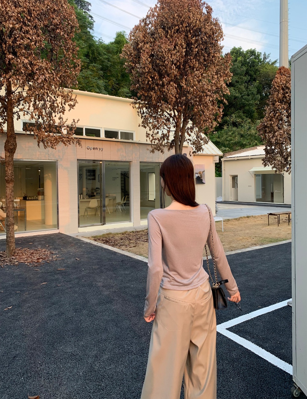 Wears outside T-shirt bottoming shirt for women