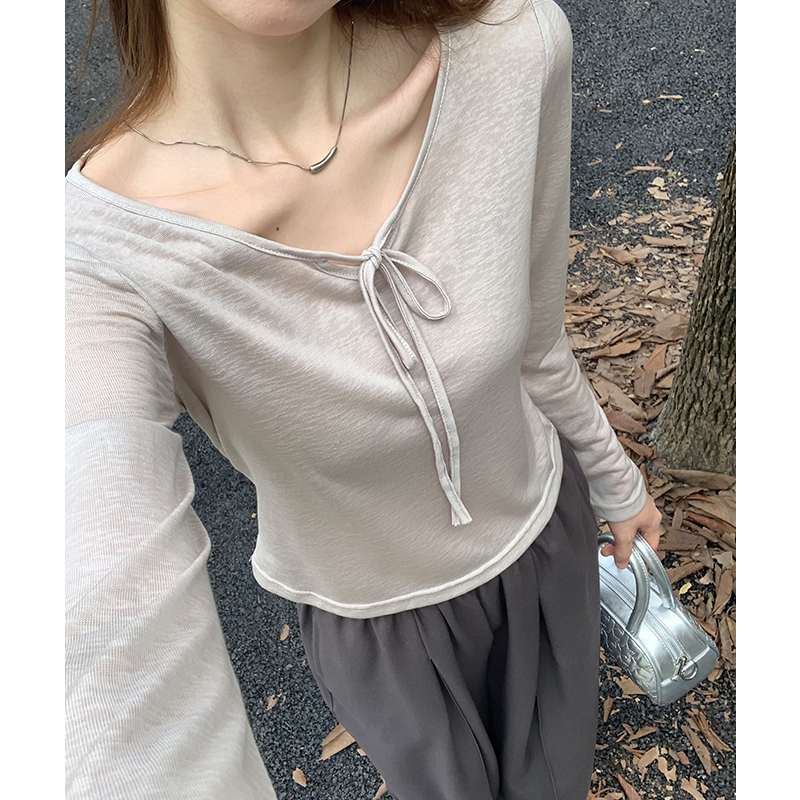 Wears outside T-shirt bottoming shirt for women