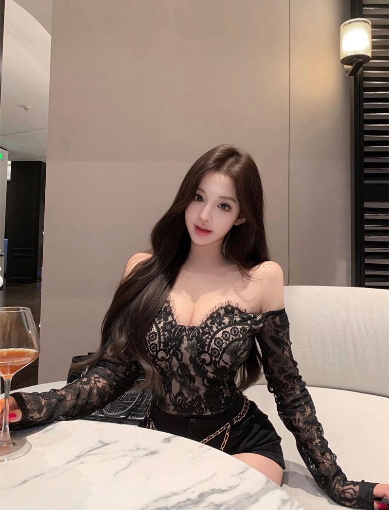 Enticement sexy wrapped chest lace bottoming tops