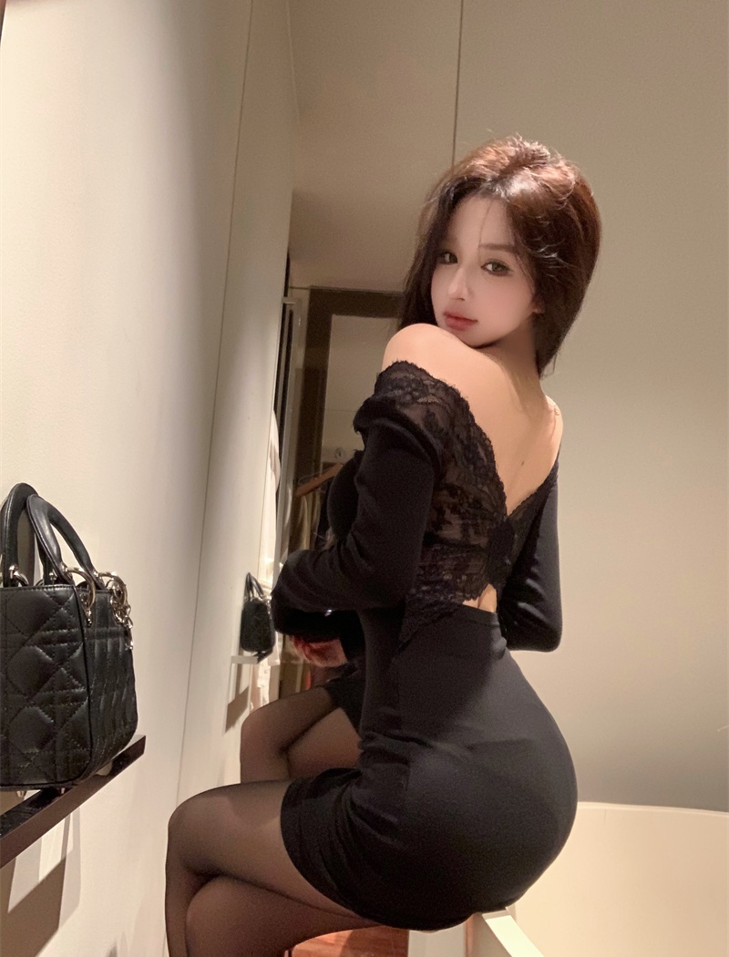 Halter slim black lace V-neck sexy splice dress