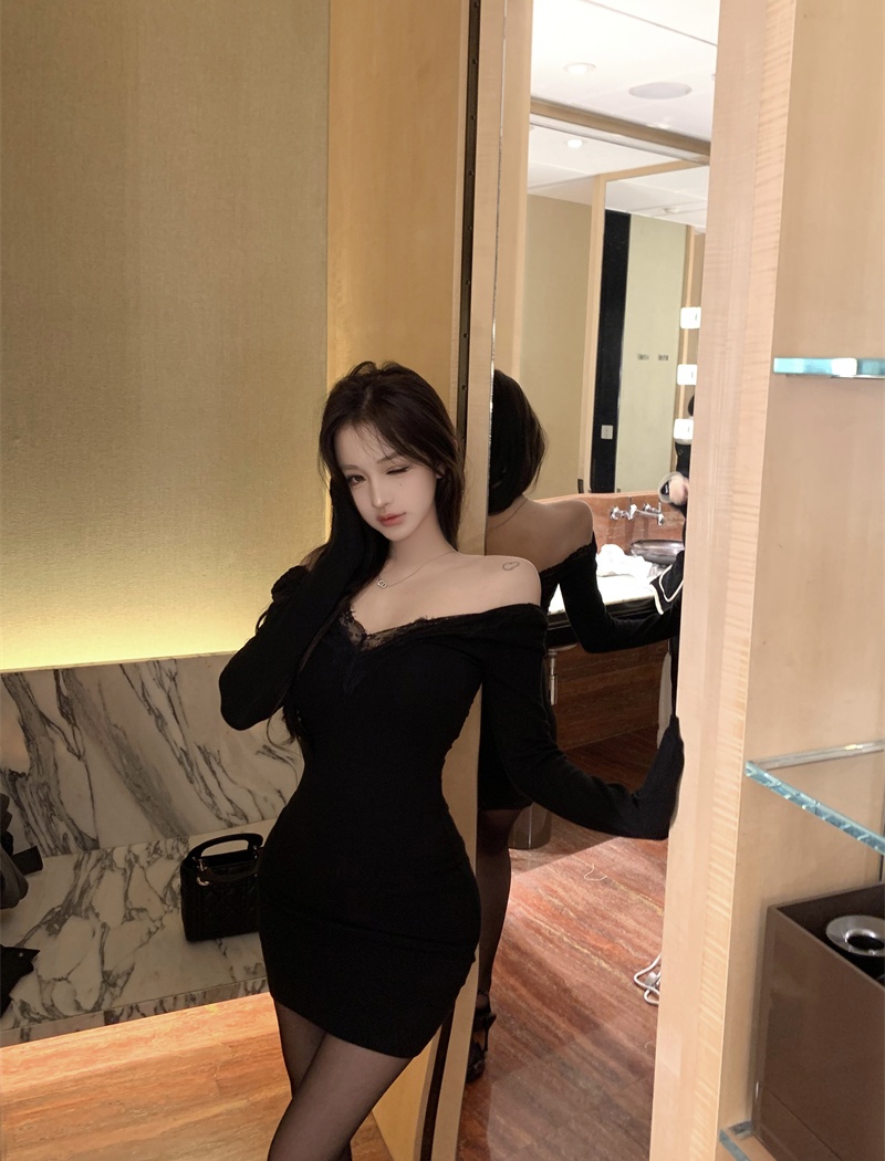 Halter slim black lace V-neck sexy splice dress