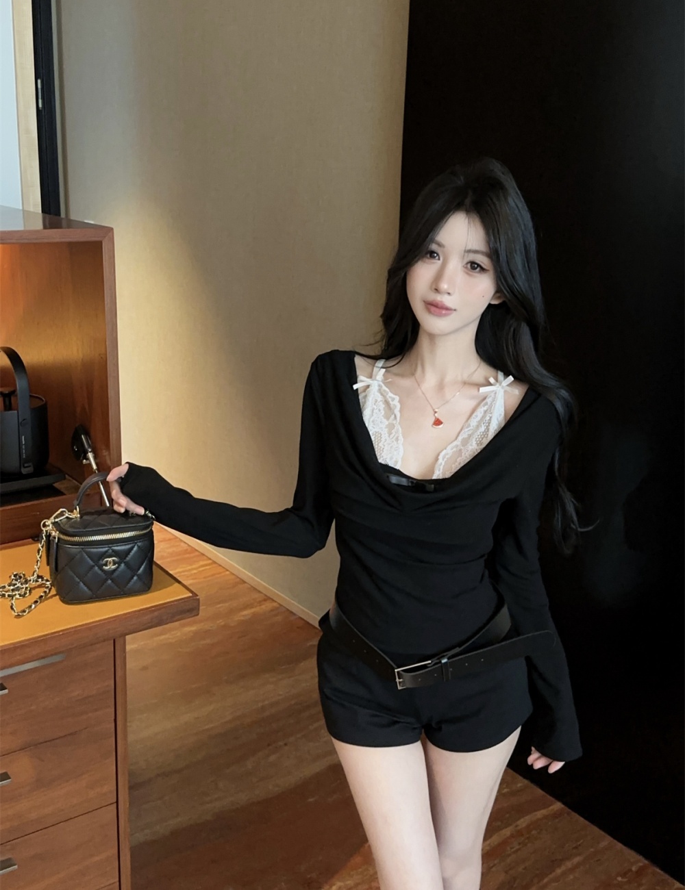 Pseudo-two enticement strapless lace splice tops