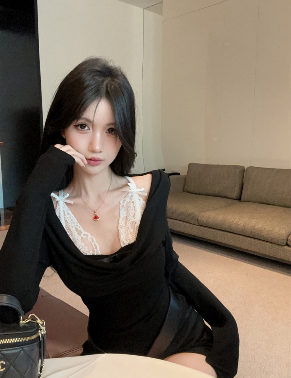 Pseudo-two enticement strapless lace splice tops