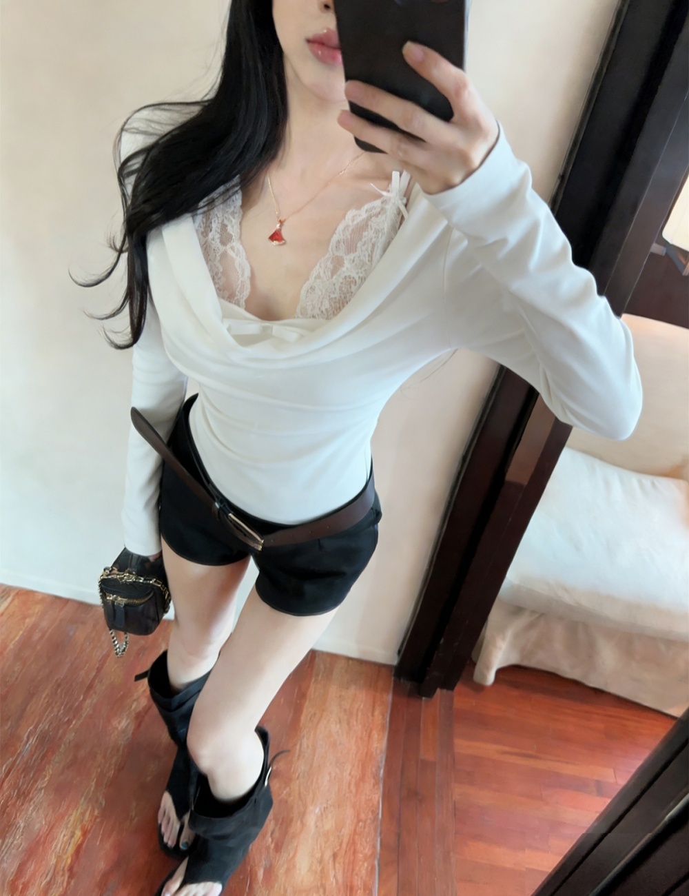 Pseudo-two enticement strapless lace splice tops