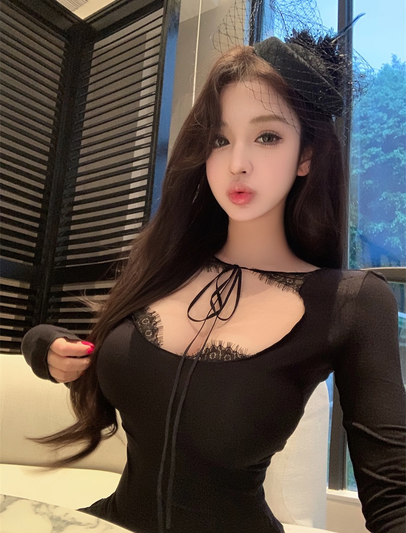 Bottoming black gauze inside the ride bandage tops