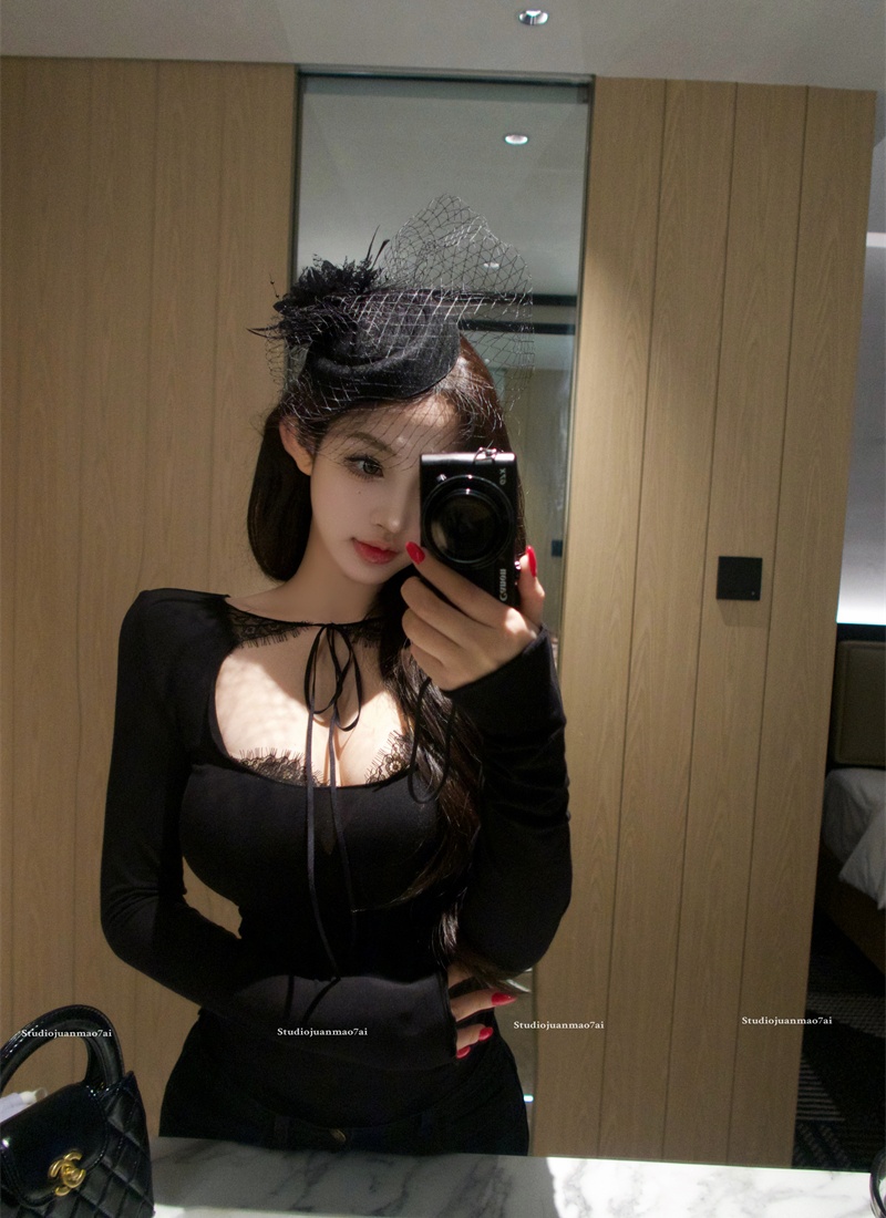 Bottoming black gauze inside the ride bandage tops