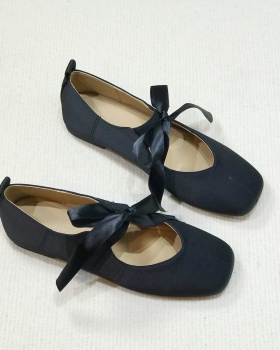 Low bow flattie square head ballet shoes