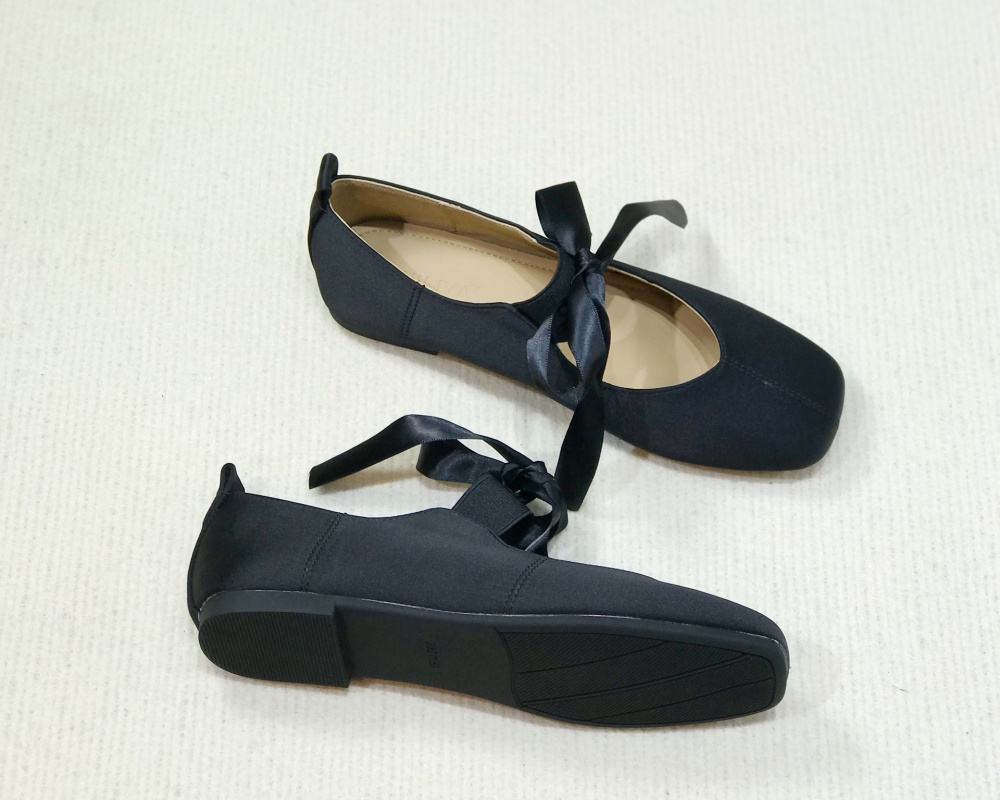Low bow flattie square head ballet shoes