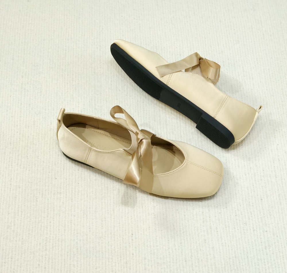 Low bow flattie square head ballet shoes