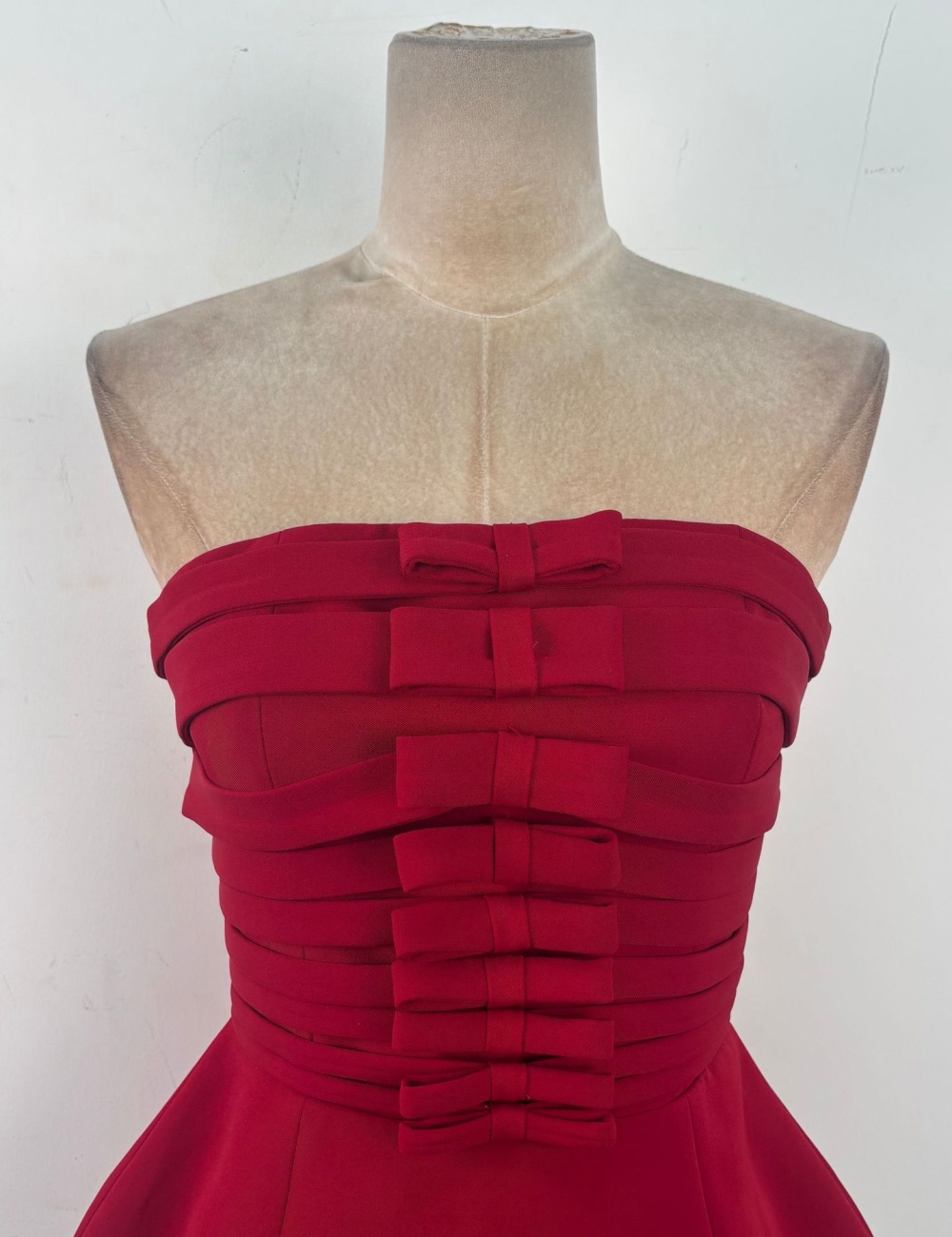 Temperament niche ladies T-back red wrapped chest bow cloak