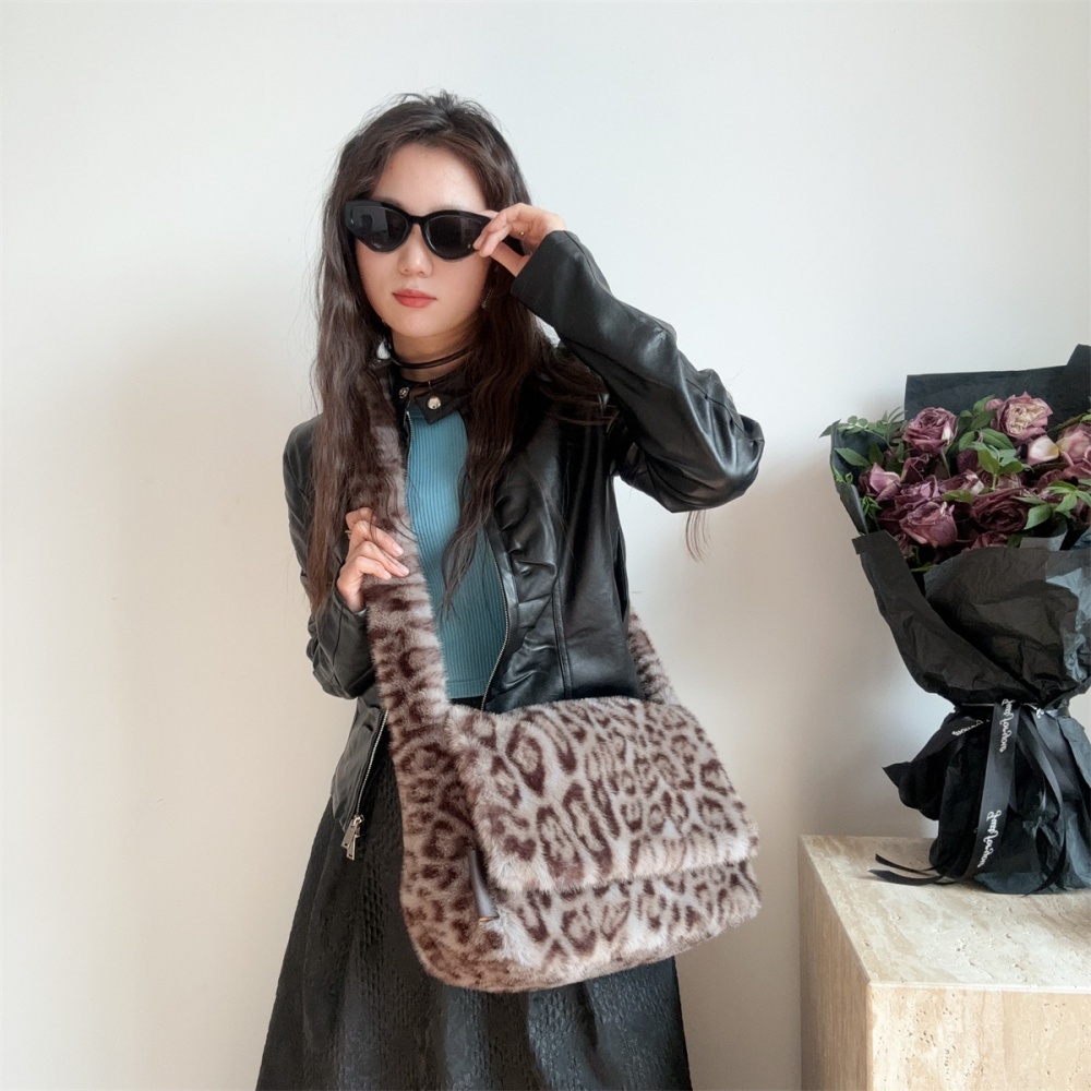 Shoulder leopard elmo autumn and winter students pack