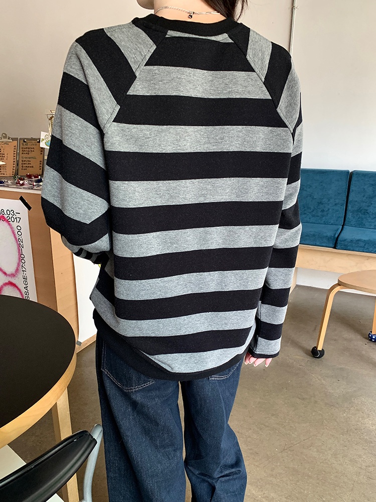 Long sleeve T-shirt embroidery tops for women