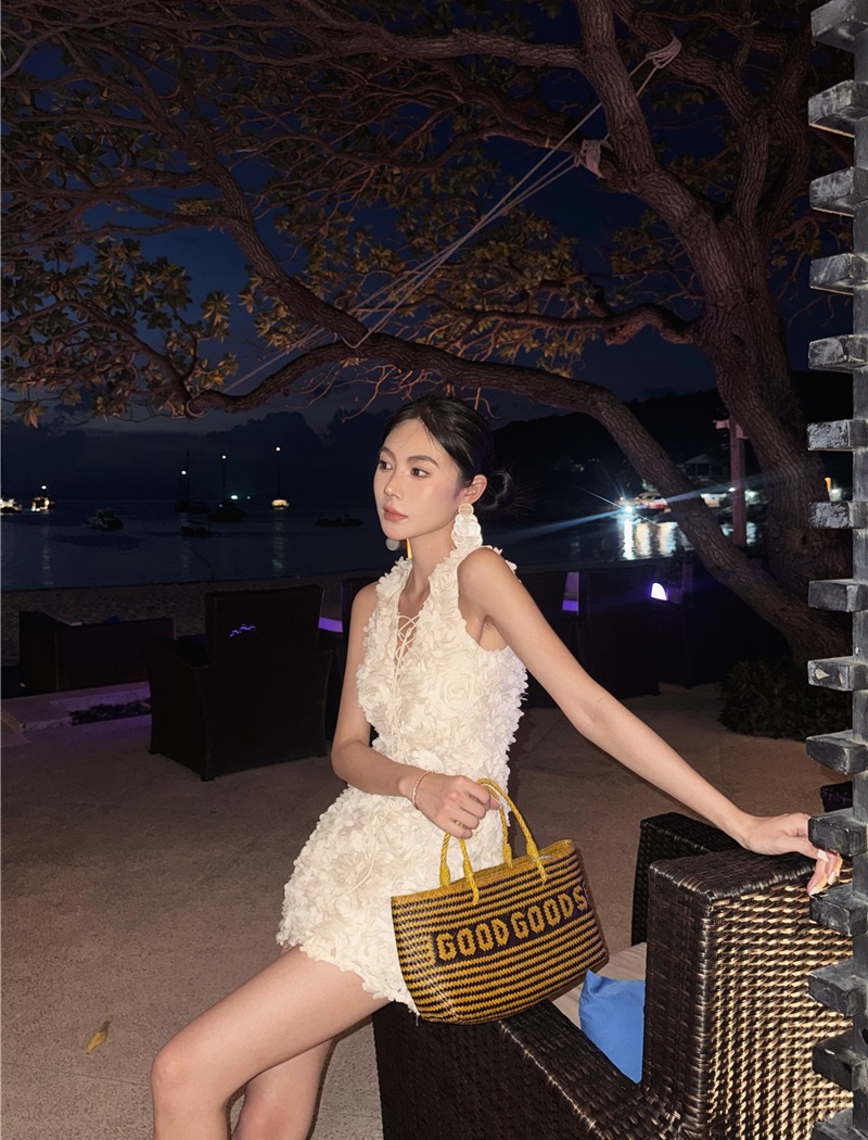 Sexy V-neck colors fashion stereoscopic package hip dress