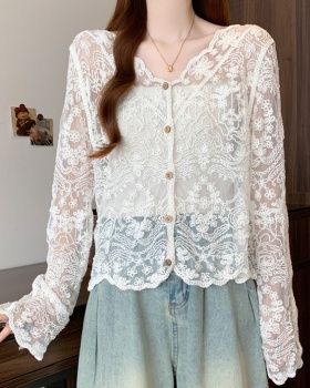 V-neck hollow large yard shirt outside the ride crochet tops