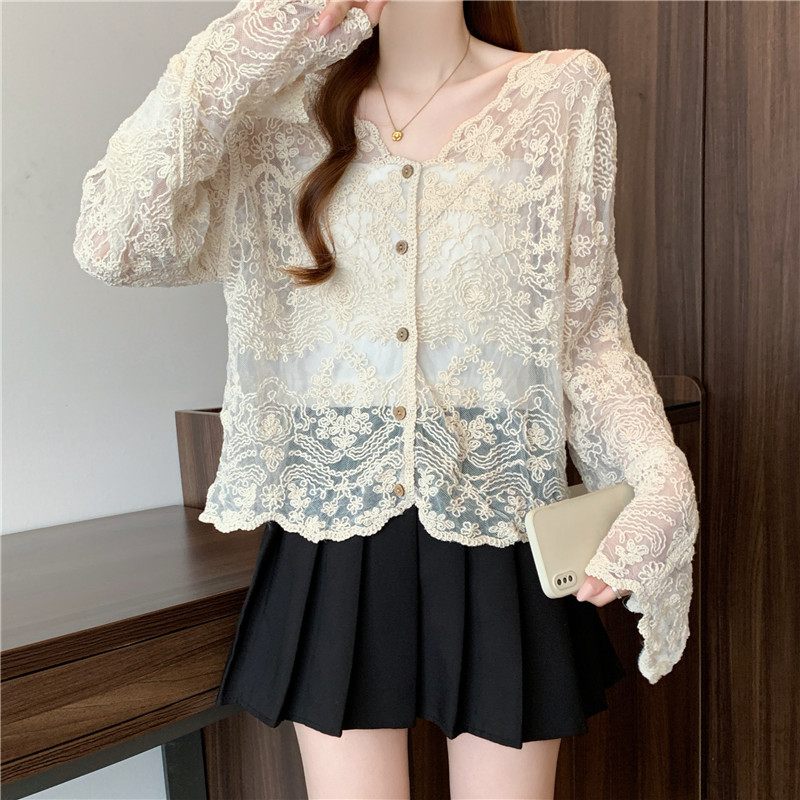 V-neck hollow large yard shirt outside the ride crochet tops