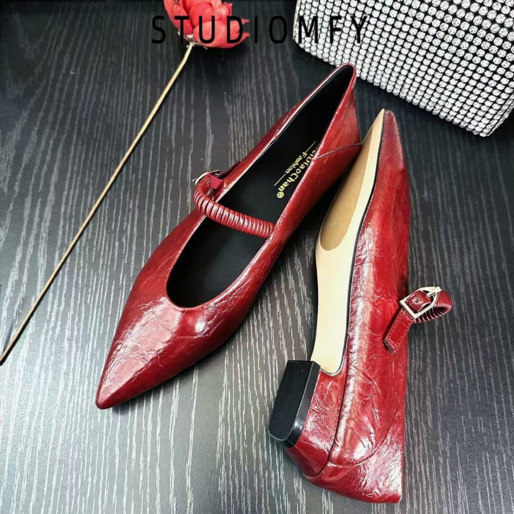 Low summer champagne pointed cingulate shoes