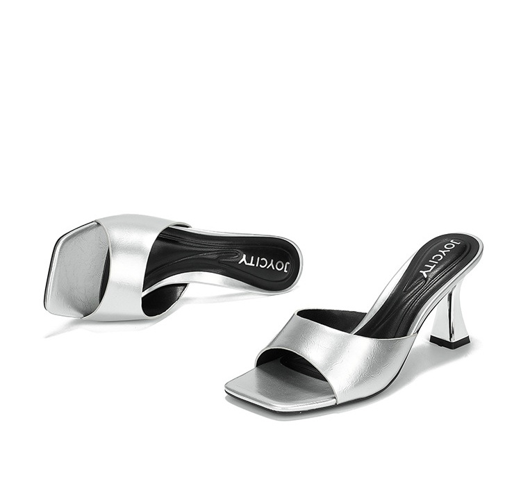 Summer commuting wears outside comfort slippers