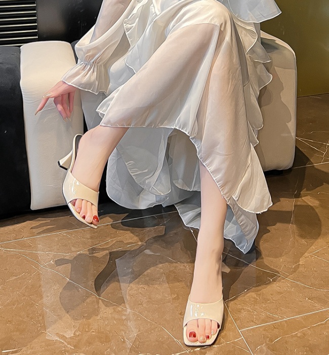 Summer commuting wears outside comfort slippers