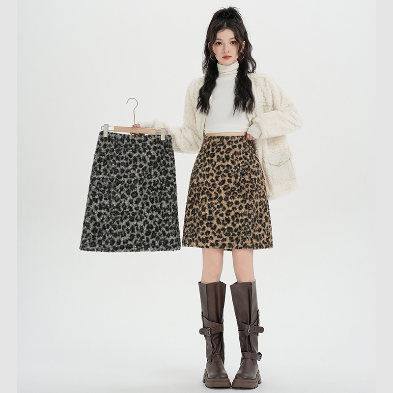 Lambs wool skirt autumn and winter short skirt for women