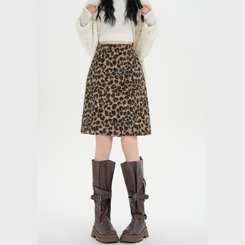 Lambs wool skirt autumn and winter short skirt for women