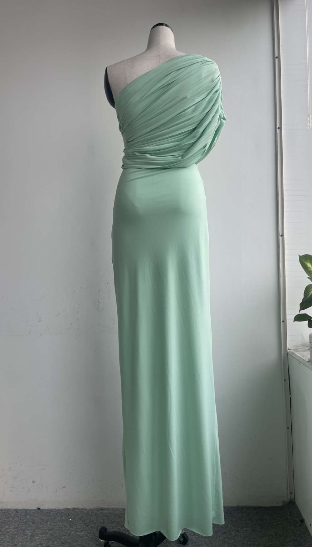 Fold sleeveless niche ladies slim strapless dress
