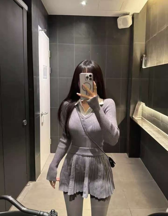 Pleated spring sweater V-neck gray short skirt 2pcs set