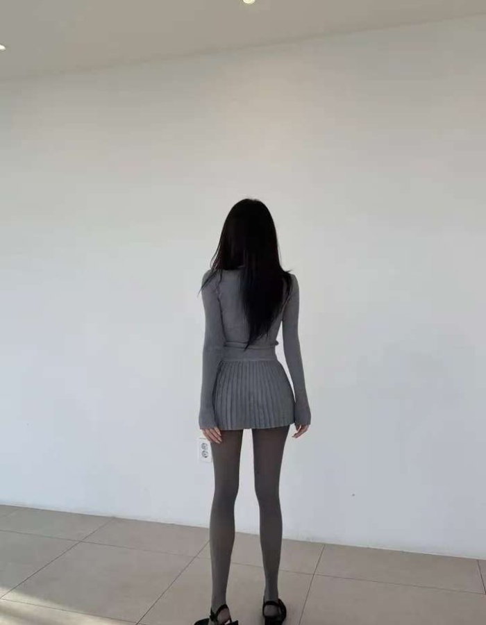 Pleated spring sweater V-neck gray short skirt 2pcs set