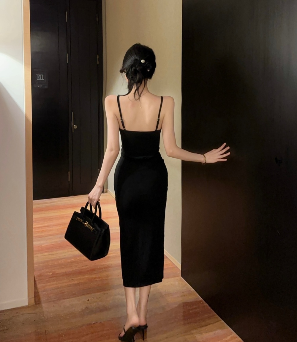 Low-cut bottoming long high split sling dress