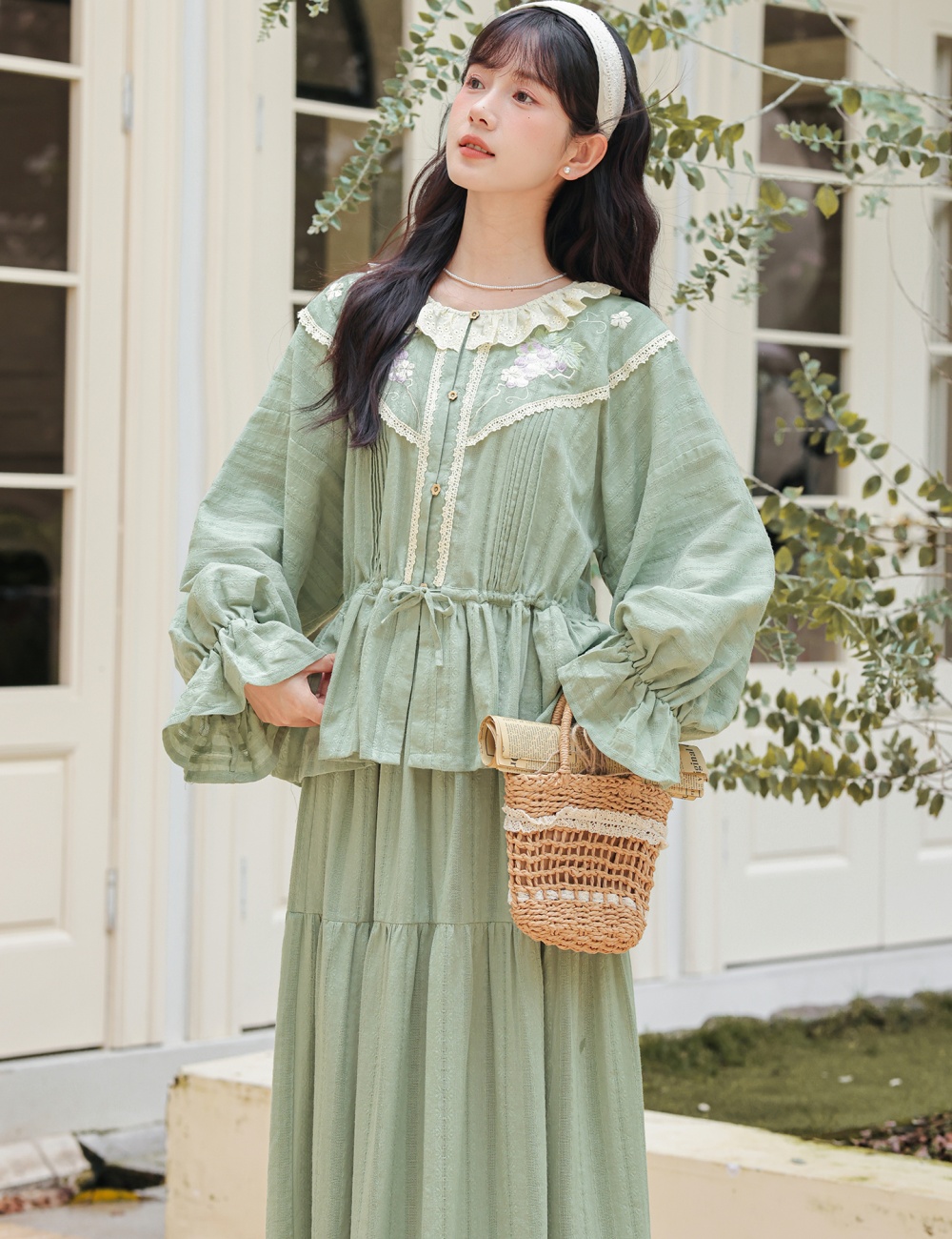 Maiden embroidery splice skirt round neck lace shirt a set