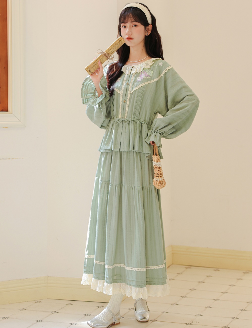 Maiden embroidery splice skirt round neck lace shirt a set