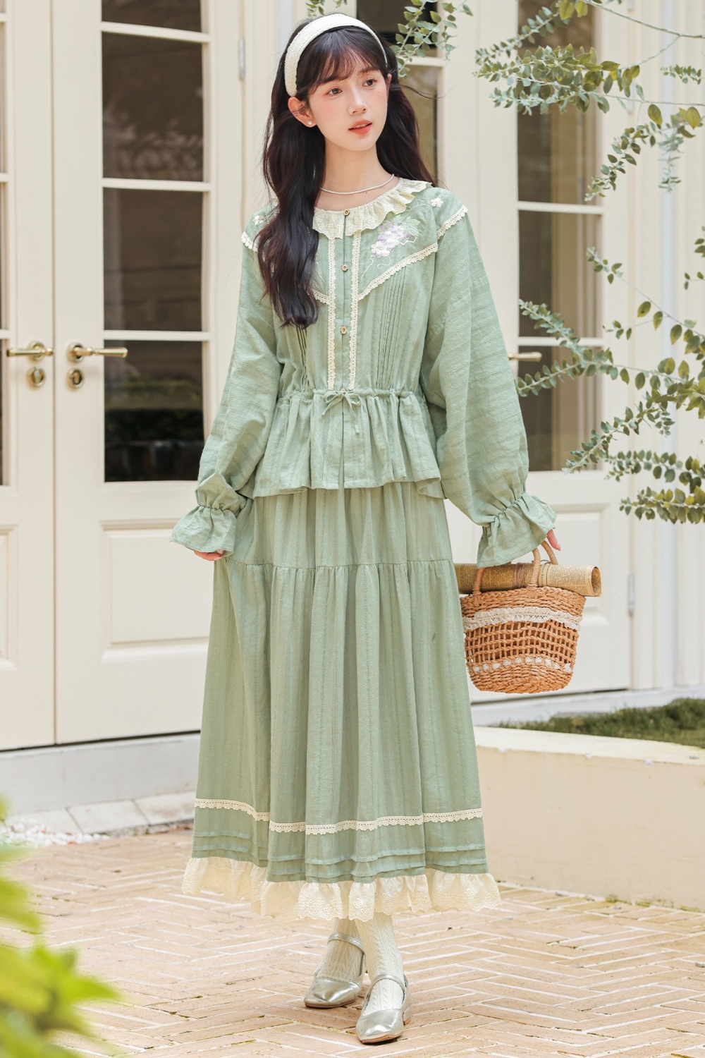 Maiden embroidery splice skirt round neck lace shirt a set