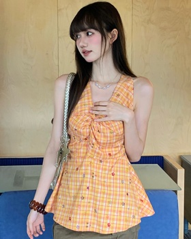 Wears outside sling spring tops V-neck halter waistcoat for women