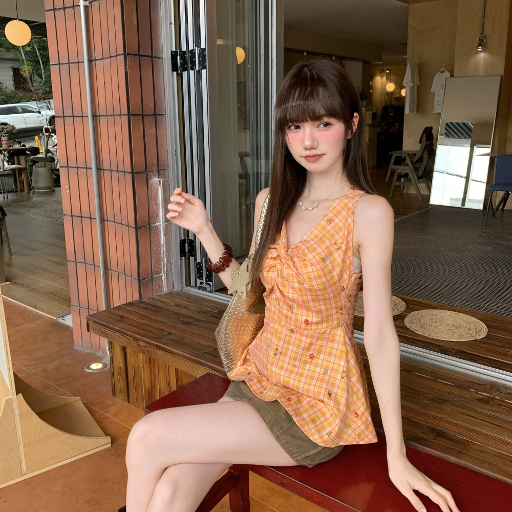 Wears outside sling spring tops V-neck halter waistcoat for women