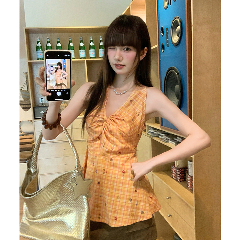 Wears outside sling spring tops V-neck halter waistcoat for women