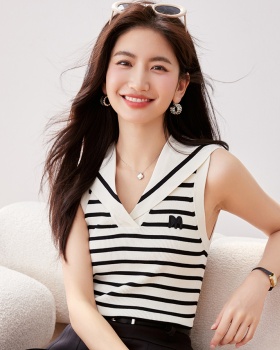 Embroidery vest pinched waist sweater for women