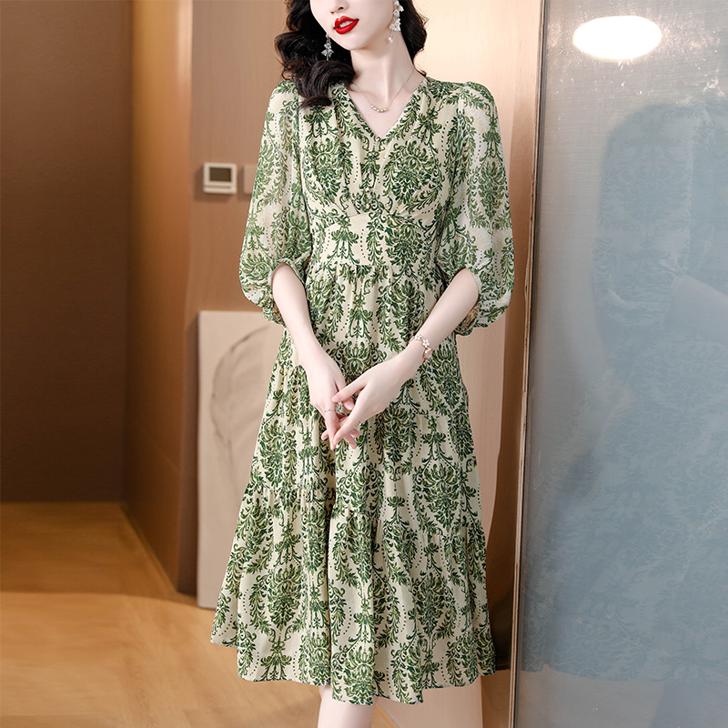 Elegant lantern sleeve V-neck elastic waist ladies dress