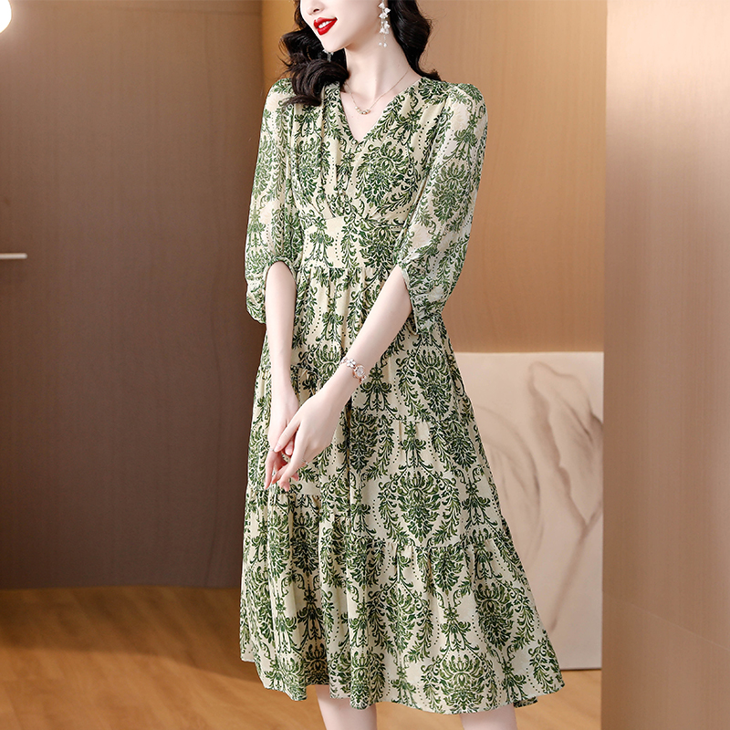 Elegant lantern sleeve V-neck elastic waist ladies dress